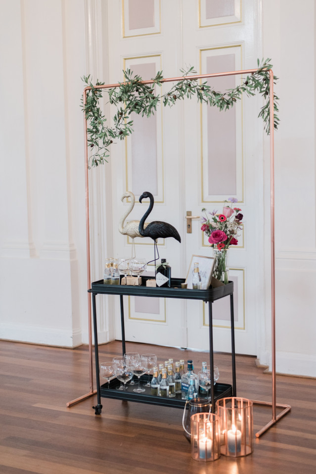 Bar für die Hochzeit in Rosegold
