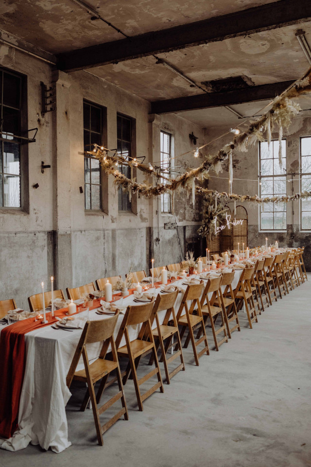 Hochzeit in einer Fabrikhalle