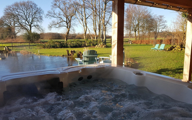 Jacuzzi met uitzicht over landerijen