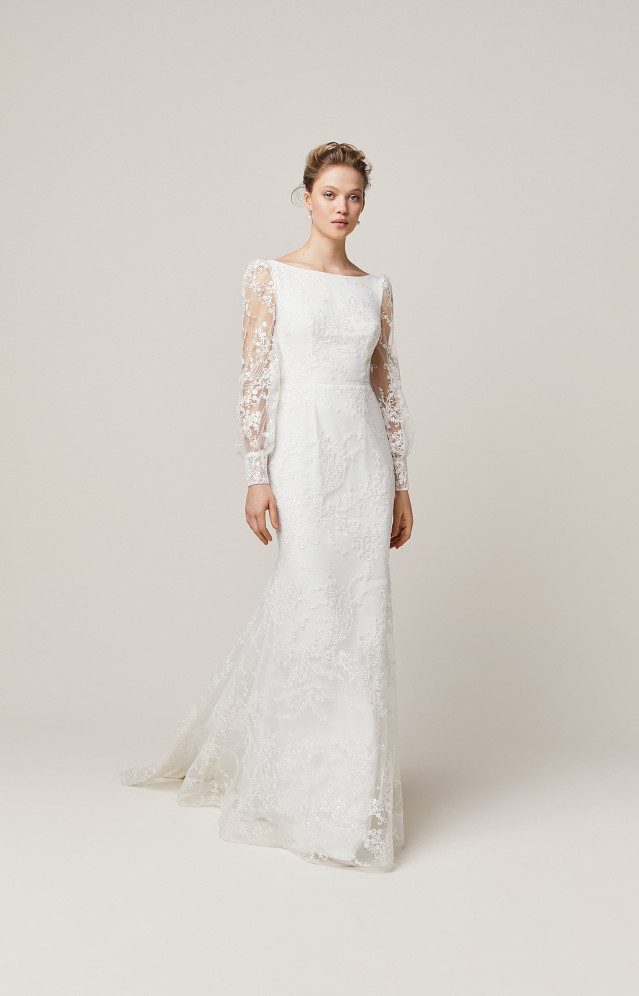 Brautkleid mit Blumenspitze