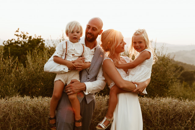 Brautpaar mit Kindern