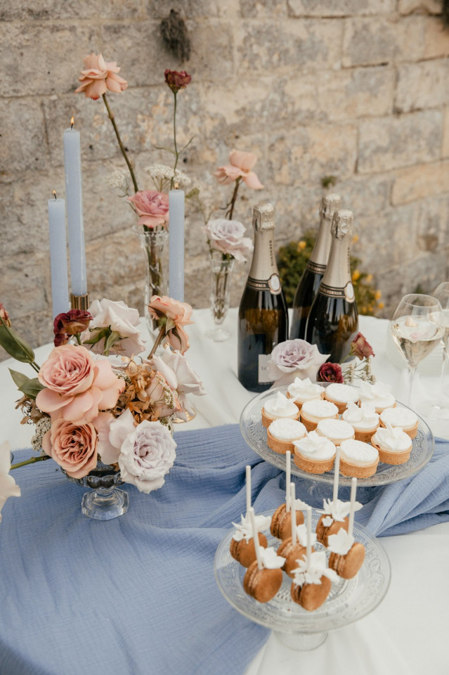 Sekt und Häppchen für die Hochzeit