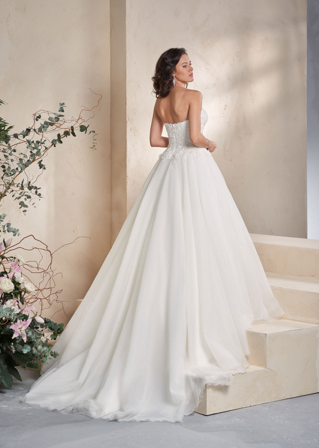 Strapless prinsessen trouwjurk uit de 2020-collectie van Affezione