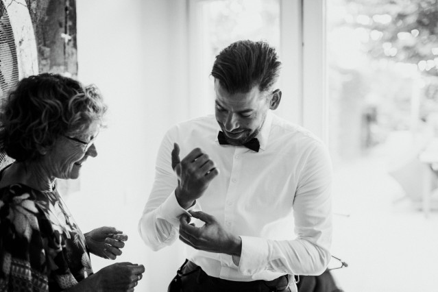Bräutigam beim Getting Ready