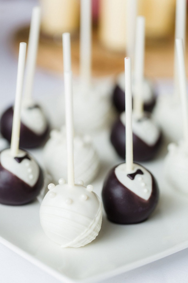 Bruid en bruidegom chocolade cakepops