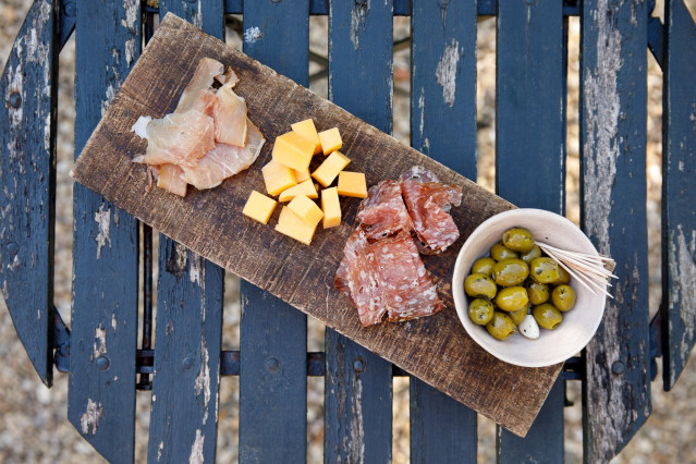 Hapjes borrelplank trouwen corona