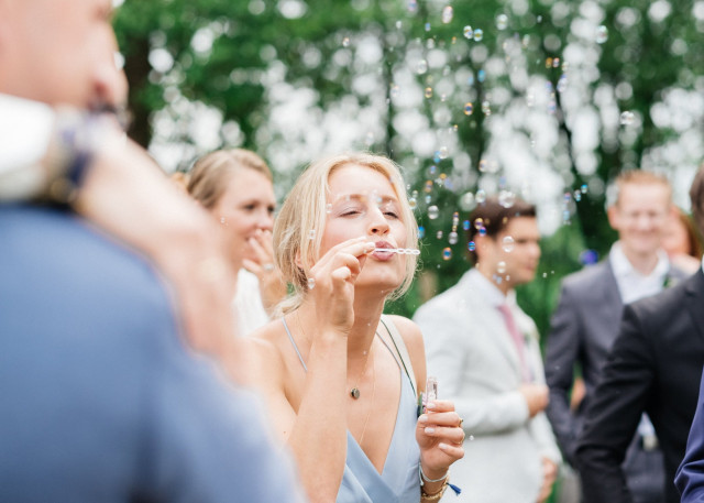 Seifenblasen auf der Hochzeit
