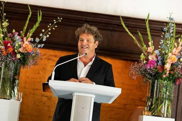 Trouwambtenaar Dirk Zeelenberg