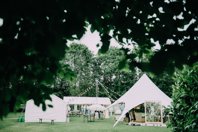 Eine Hochzeit im Zelt - Darauf musst du achten! | ThePerfectWedding.de
