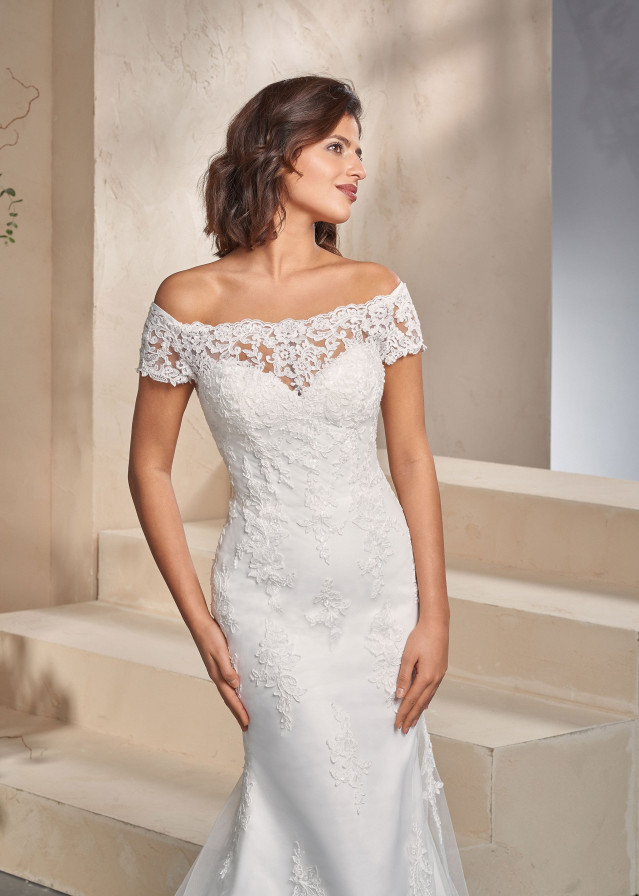 Off-shoulder trouwjurk met kanten mouwtjes