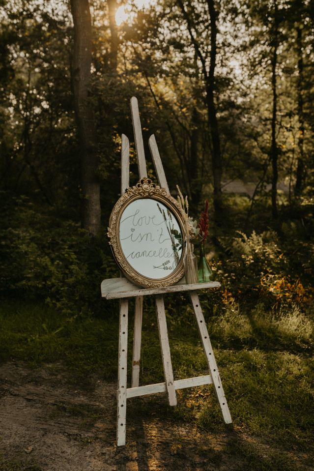 Spiegel als Hochzeitsschild